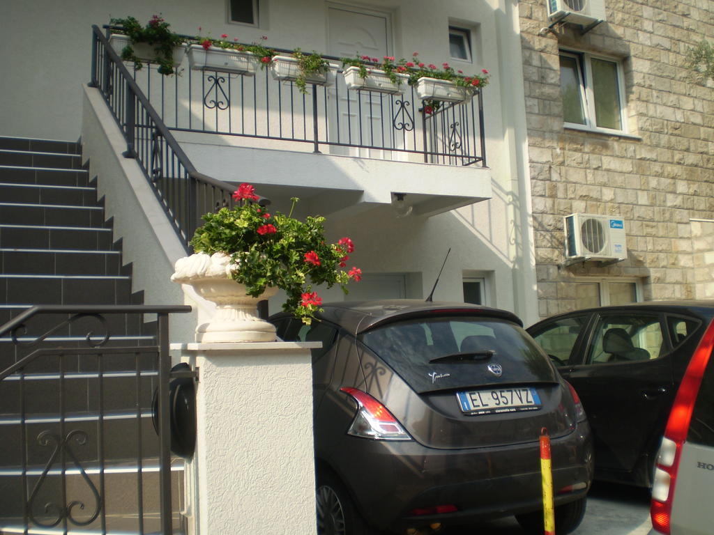 Apartments Leut Sveti Stefan Eksteriør billede